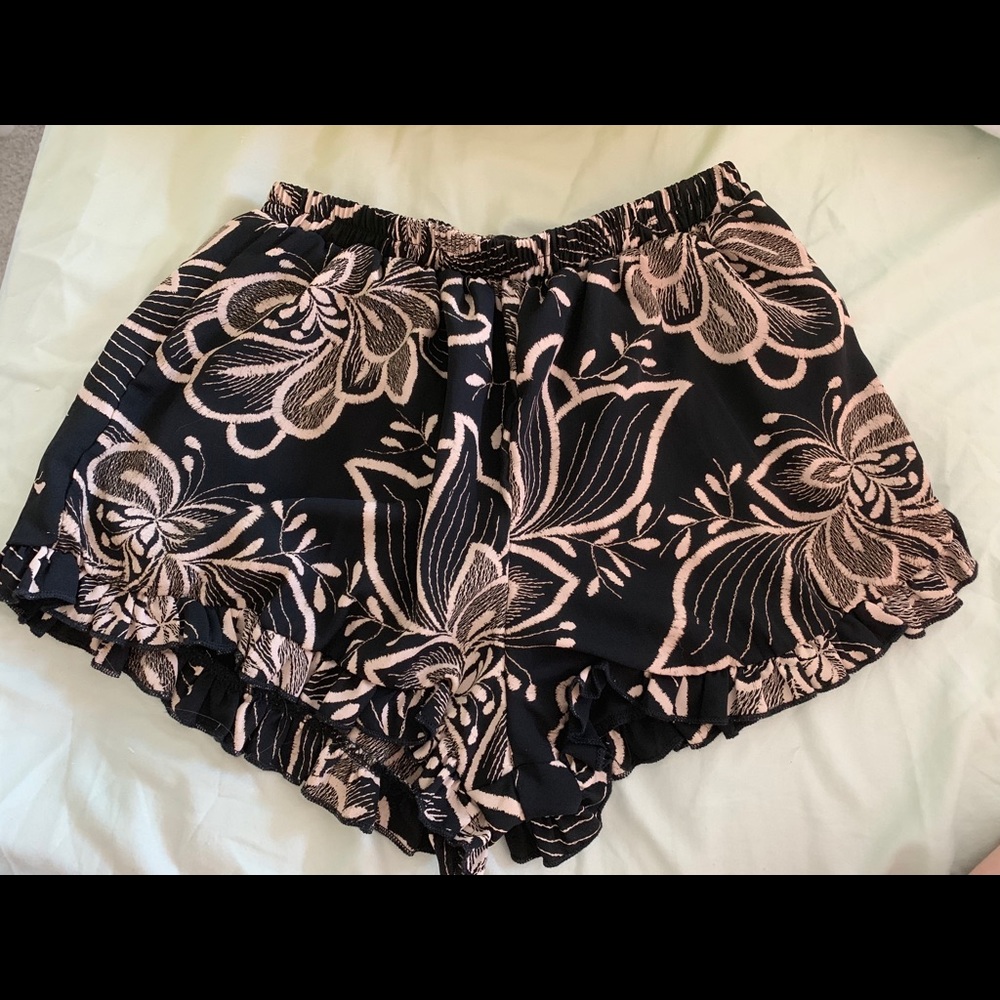 Black and Cream Floral Printed Pull On Shorts